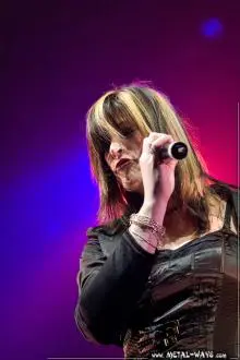 Floor Jansen - (28.12.2008) Christmas Metal Symphony, Tilburg 02.jpg